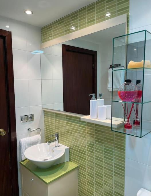 Apartamento Con Vistas Al Pilar Con Aparcamiento Privado سرقسطة المظهر الخارجي الصورة
