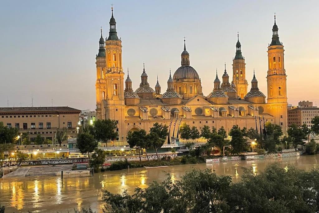 Apartamento Con Vistas Al Pilar Con Aparcamiento Privado سرقسطة المظهر الخارجي الصورة