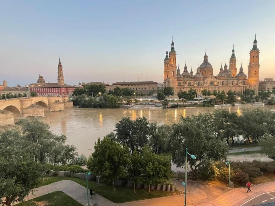 Apartamento Con Vistas Al Pilar Con Aparcamiento Privado سرقسطة المظهر الخارجي الصورة