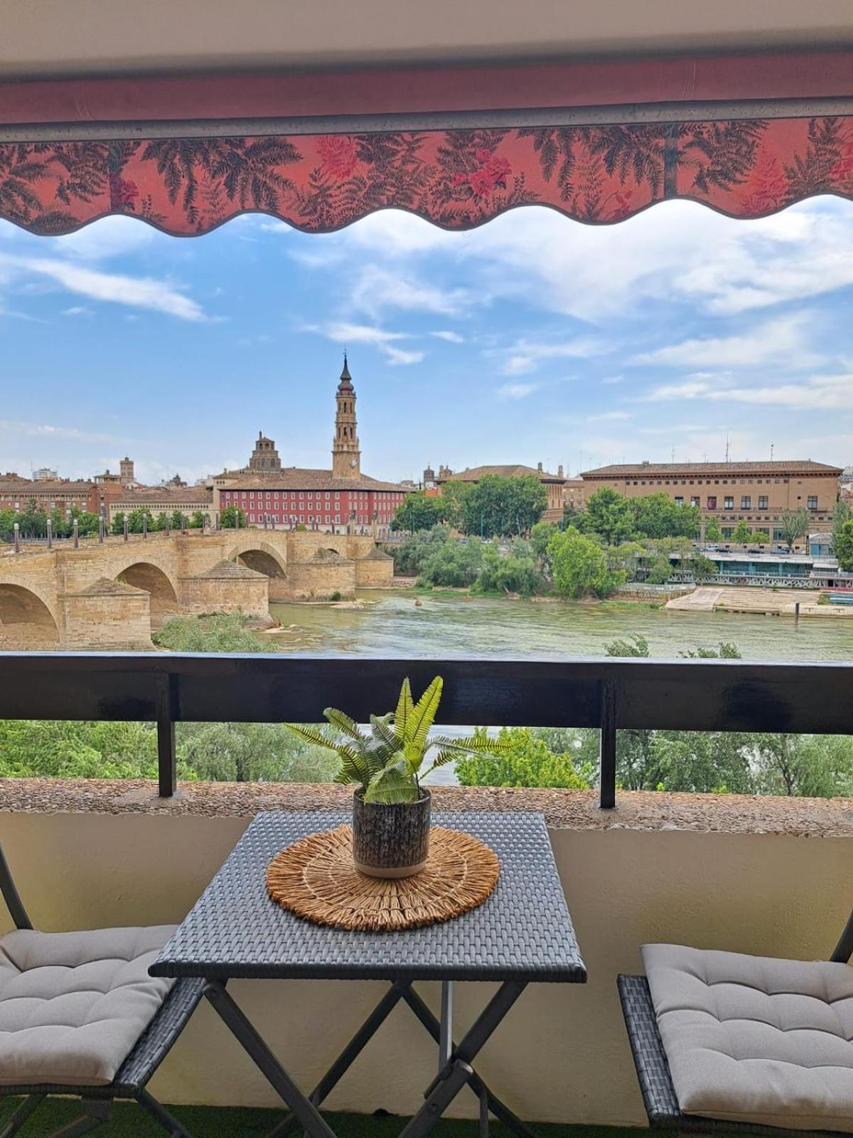 Apartamento Con Vistas Al Pilar Con Aparcamiento Privado سرقسطة المظهر الخارجي الصورة
